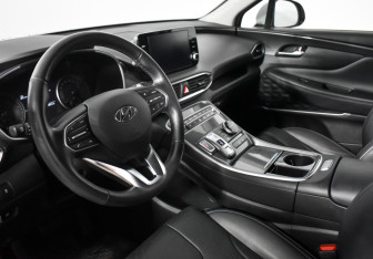 Подержанный автомобиль Hyundai Santa Fe 2022 года (9 фото)
