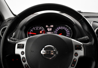 Подержанный автомобиль Nissan Qashqai 2013 года (16 фото)