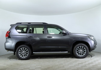 Подержанный автомобиль Toyota Land Cruiser Prado 2019 года (4 фото)