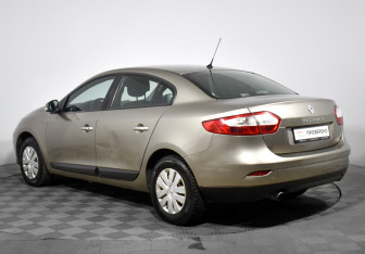 Подержанный автомобиль Renault Fluence 2012 года (7 фото)