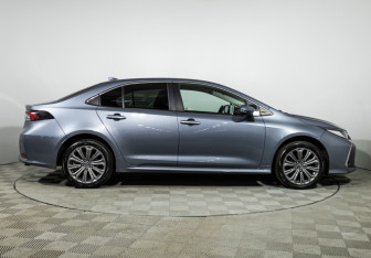 Подержанный автомобиль Toyota Corolla Sedan 2019 года (4 фото)
