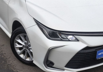 Подержанный автомобиль Toyota Corolla Sedan 2019 года (8 фото)