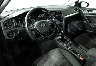 Подержанный автомобиль Volkswagen Golf Hatchback 2018 года (11 фото)