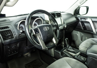 Подержанный автомобиль Toyota Land Cruiser Prado 2013 года (11 фото)