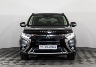 Подержанный автомобиль Mitsubishi Outlander 2021 года (2 фото)