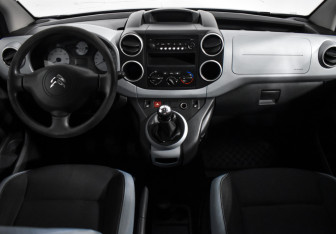 Подержанный автомобиль Citroen Berlingo 2013 года (14 фото)