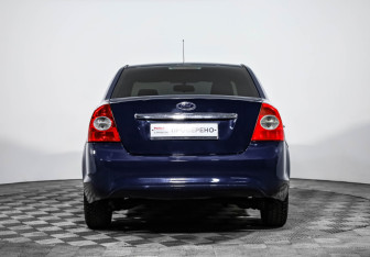 Подержанный автомобиль Ford Focus Sedan 2008 года (5 фото)