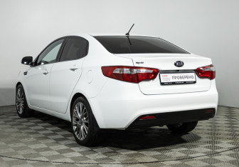 Подержанный автомобиль Kia Rio Sedan 2013 года (7 фото)