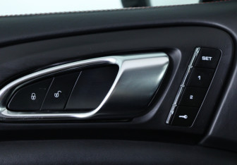 Подержанный автомобиль Porsche Cayenne 2016 года (21 фото)