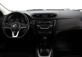 Подержанный автомобиль Nissan Qashqai 2021 года (9 фото)