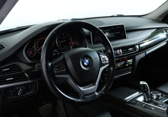 Подержанный автомобиль BMW X5 2015 года (14 фото)