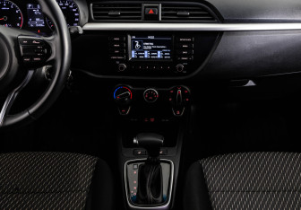 Подержанный автомобиль Kia Rio Sedan 2020 года (12 фото)