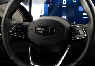 Подержанный автомобиль Geely Monjaro 2024 года (12 фото)