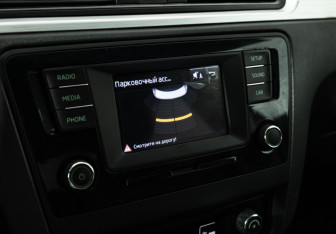 Подержанный автомобиль Skoda Rapid Liftback 2016 года (16 фото)