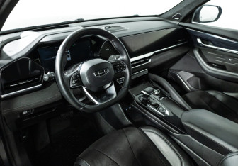 Подержанный автомобиль Geely Monjaro 2024 года (11 фото)