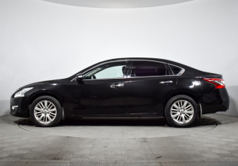 Подержанный автомобиль Nissan Teana 2015 года (8 фото)