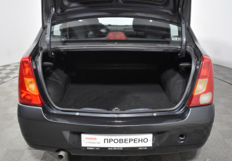Подержанный автомобиль Renault Logan Sedan 2009 года (17 фото)