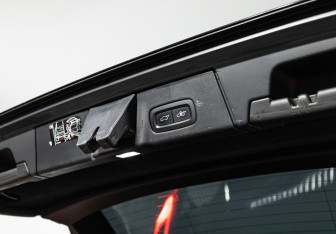 Подержанный автомобиль Volvo V90 2018 года (20 фото)