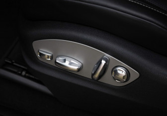 Подержанный автомобиль Porsche Macan 2023 года (25 фото)