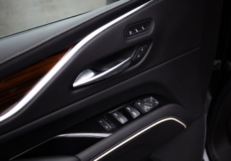 Подержанный автомобиль Cadillac Escalade Suv 2021 года (14 фото)