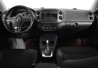 Подержанный автомобиль Volkswagen Tiguan 2014 года (11 фото)