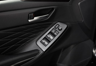 Подержанный автомобиль Toyota Avalon 2022 года (21 фото)
