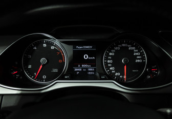 Подержанный автомобиль Audi A4 Sedan 2012 года (12 фото)