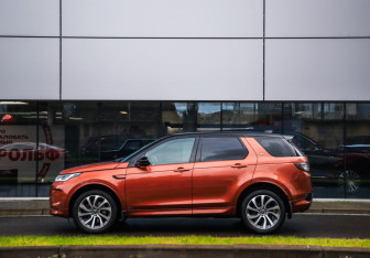 Подержанный автомобиль Land Rover Discovery Sport 2020 года (9 фото)