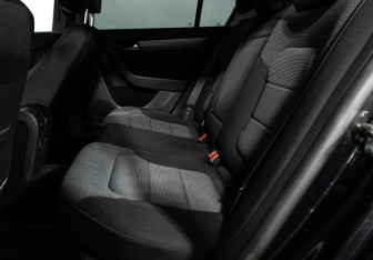 Подержанный автомобиль Volkswagen Passat Sedan 2011 года (10 фото)