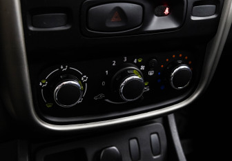 Подержанный автомобиль Renault Duster 2014 года (12 фото)