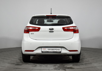 Подержанный автомобиль Kia Rio Hatchback 2012 года (6 фото)