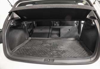 Подержанный автомобиль Volkswagen Golf Hatchback 2013 года (27 фото)