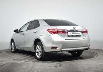 Подержанный автомобиль Toyota Corolla Sedan 2014 года (7 фото)