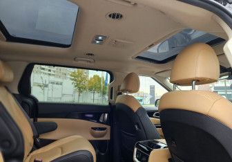 Подержанный автомобиль Kia Carnival 2020 года (25 фото)