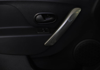 Подержанный автомобиль Renault Sandero 2020 года (16 фото)