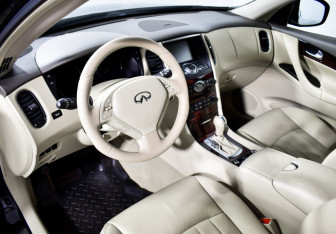 Подержанный автомобиль Infiniti QX50 2015 года (9 фото)