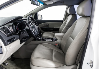 Подержанный автомобиль Kia Carnival 2019 года (19 фото)