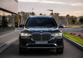 Подержанный автомобиль BMW X7 2019 года (4 фото)