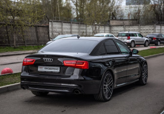Подержанный автомобиль Audi A6 Sedan 2013 года (7 фото)