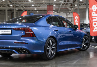Подержанный автомобиль Volvo S60 2019 года (9 фото)