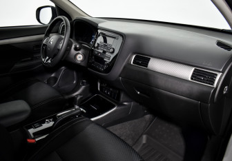 Подержанный автомобиль Mitsubishi Outlander 2017 года (14 фото)