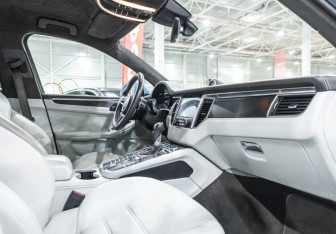 Подержанный автомобиль Porsche Macan 2016 года (25 фото)