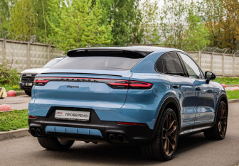 Подержанный автомобиль Porsche Cayenne 2021 года (6 фото)