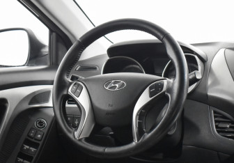 Подержанный автомобиль Hyundai Elantra Sedan 2011 года (14 фото)