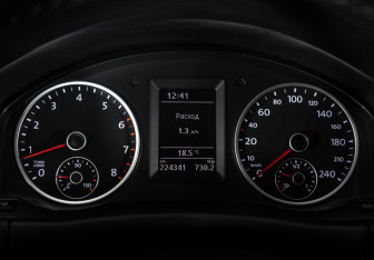 Подержанный автомобиль Volkswagen Tiguan 2012 года (24 фото)