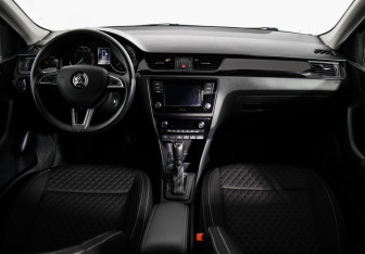 Подержанный автомобиль Skoda Rapid Liftback 2018 года (14 фото)