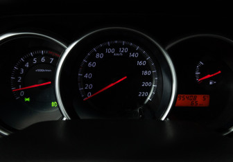 Подержанный автомобиль Nissan Tiida Hatchback 2010 года (12 фото)