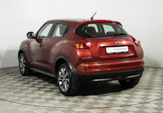 Подержанный автомобиль Nissan Juke 2011 года (7 фото)