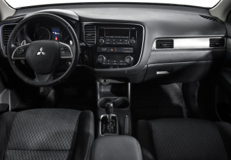 Подержанный автомобиль Mitsubishi Outlander 2013 года (15 фото)