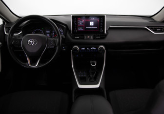Подержанный автомобиль Toyota RAV4 2019 года (9 фото)